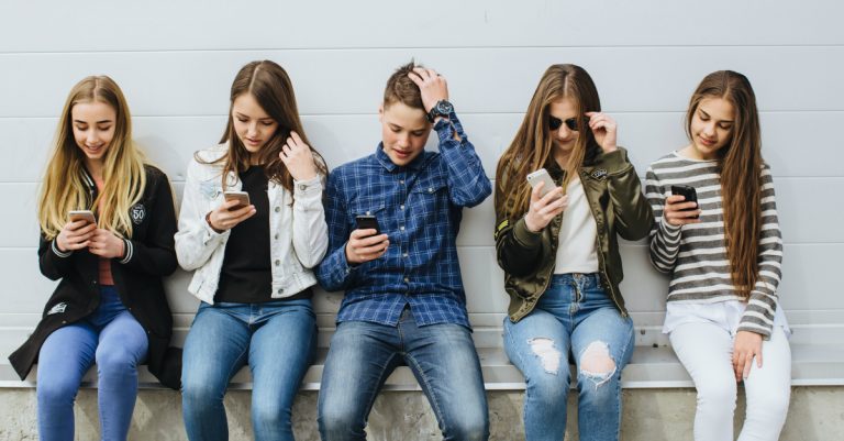 how to recognize and prevent tween and teen cell phone addiction